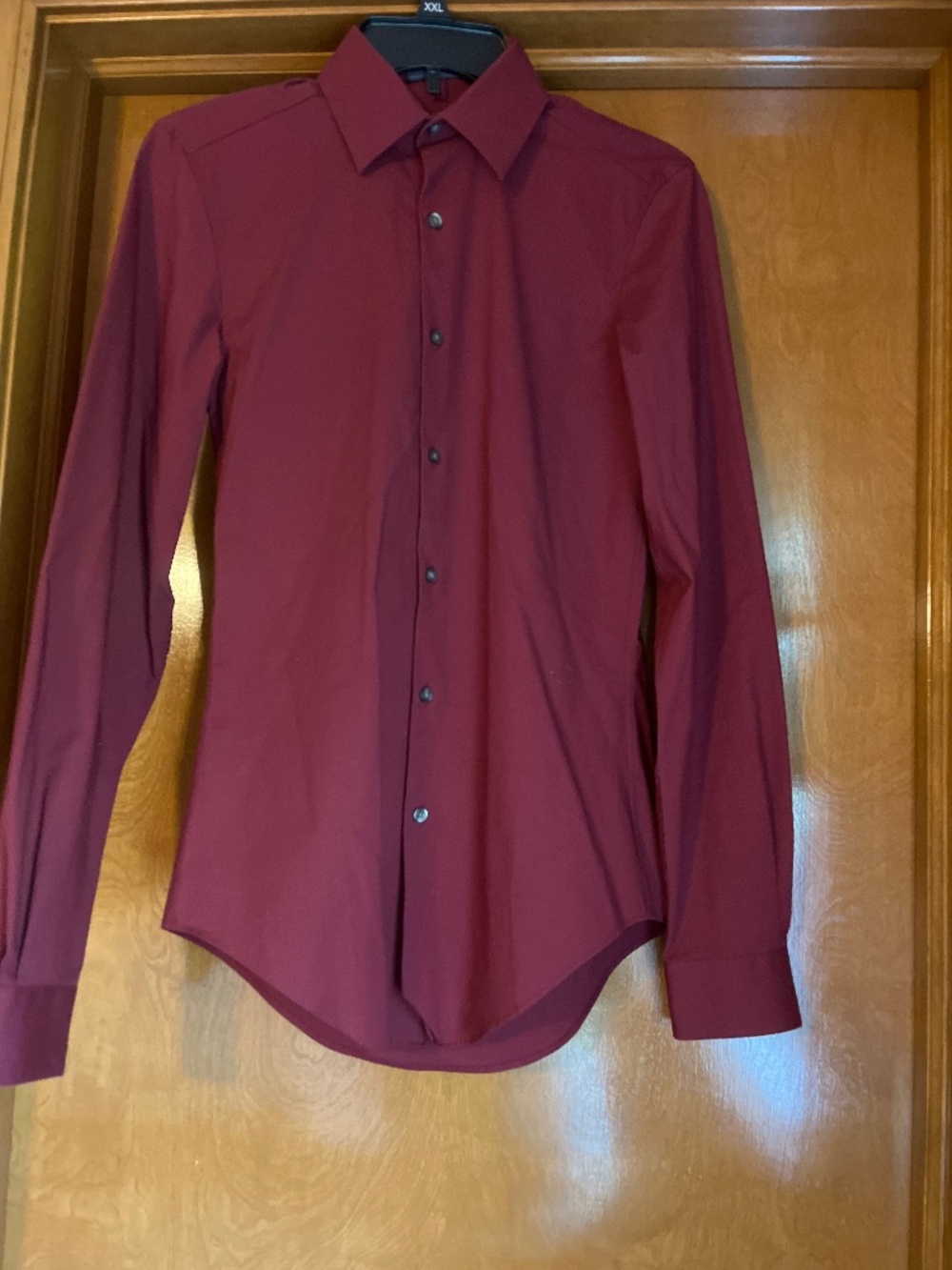 Mens Van Heusen dress shirt 13-13.5. 32/33 slim fit maroon